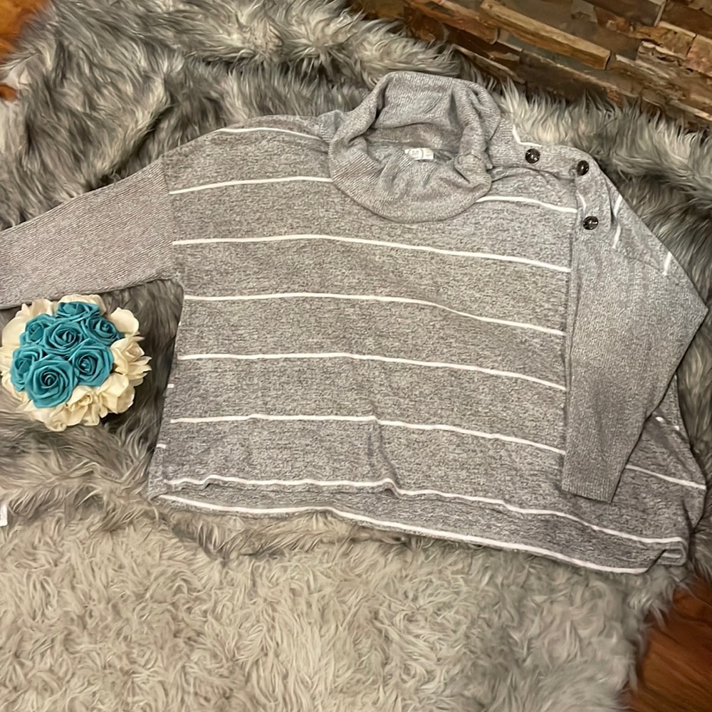 Oversized, sweater, with buttoned shoulder